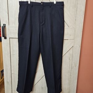 Haggar Men’s Black Classic Fit Dress Pants Size 38x30